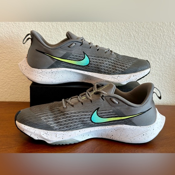 Nike Kids Air Zoom Speed 2 (GS)
Running Shoes Size 7Y
Gunsmoke/Dynamic Turquoise - Picture 12 of 12
